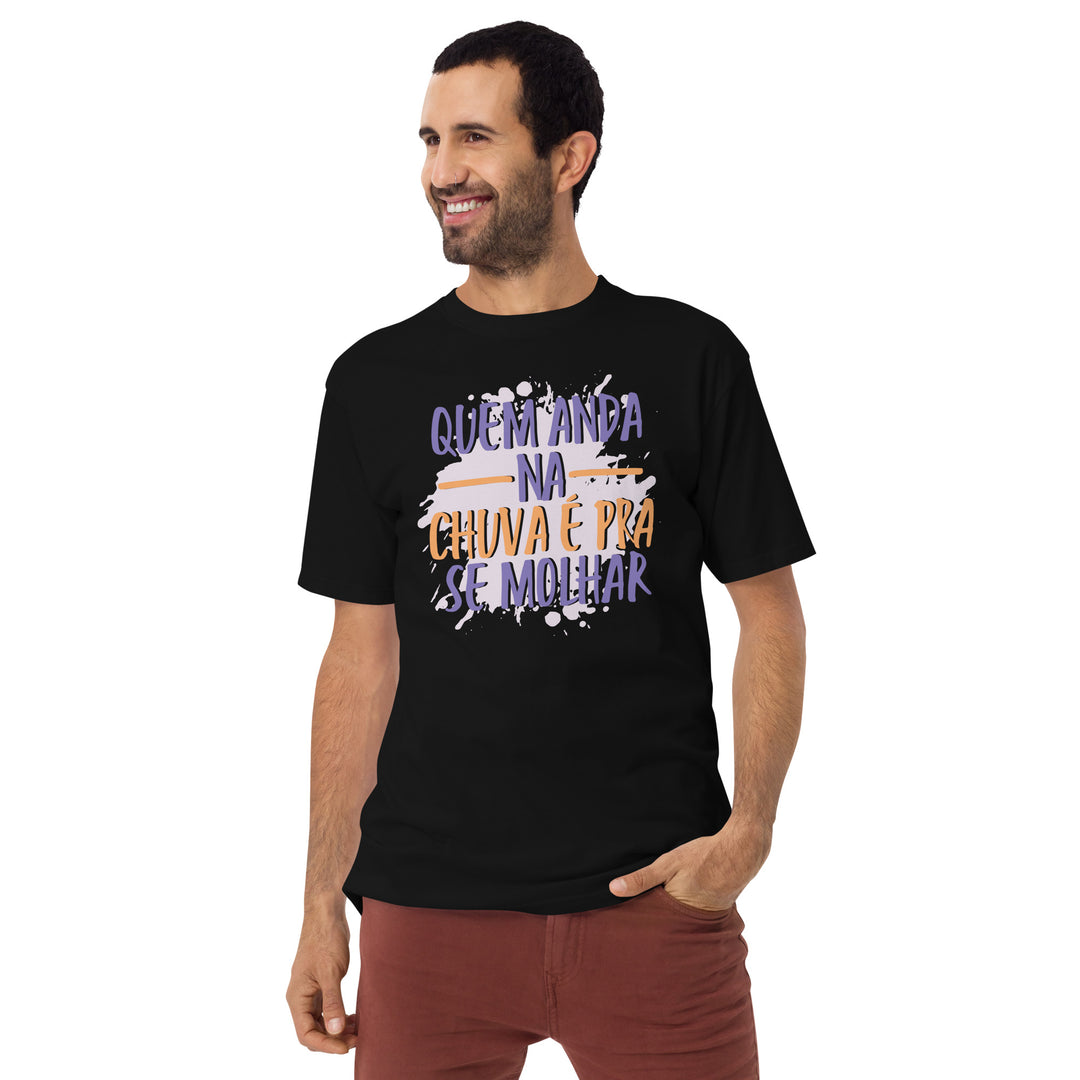 Quem anda na chuva é pra se molhar Men’s premium heavyweight tee