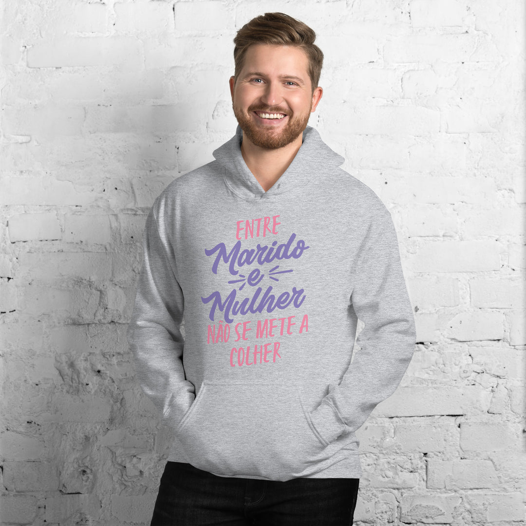 Entre marido e mulher não se mete a colher  Hoodie