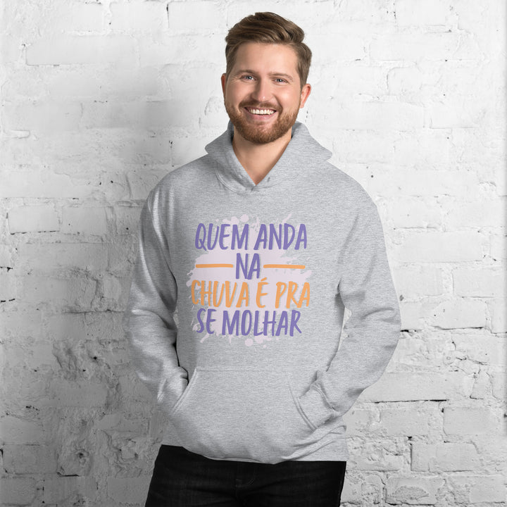 Quem anda na chuva é pra se molhar Hoodie