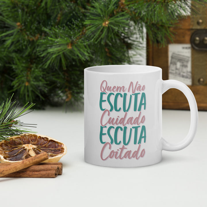 Quem não escuta cuidado escuta coitado White glossy mug