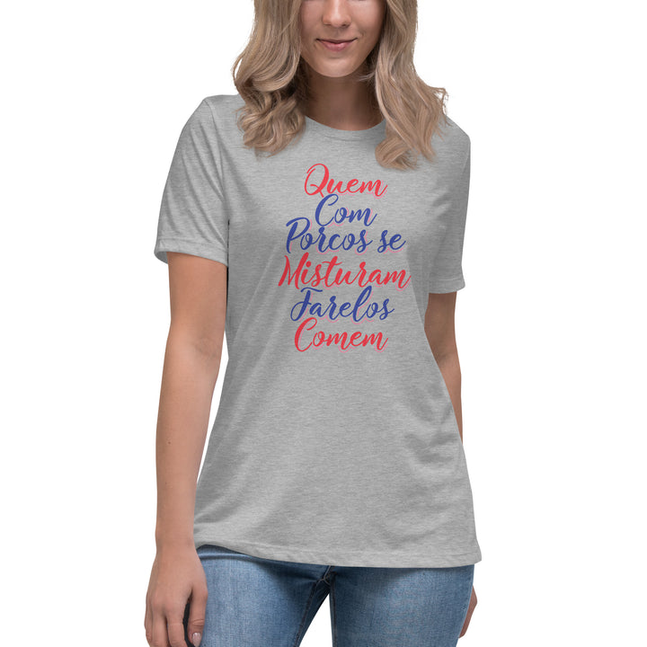 Quem com porcos se misturam farelos comem Women's Relaxed T-Shirt