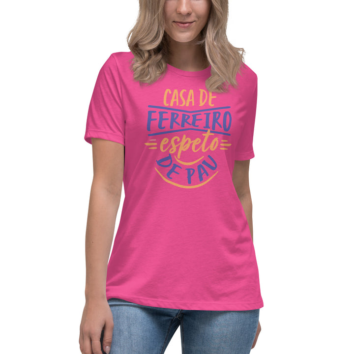 Casa de ferreiro espeto de pau Women's Relaxed T-Shirt