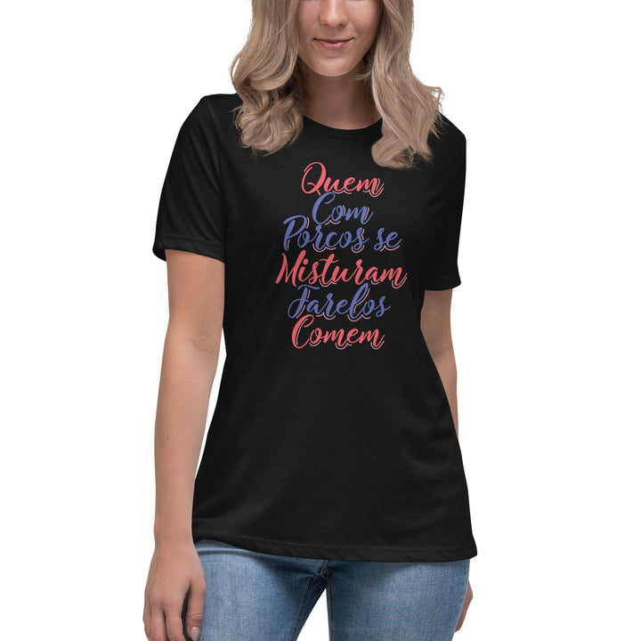 Quem com porcos se misturam farelos comem Women's Relaxed T-Shirt