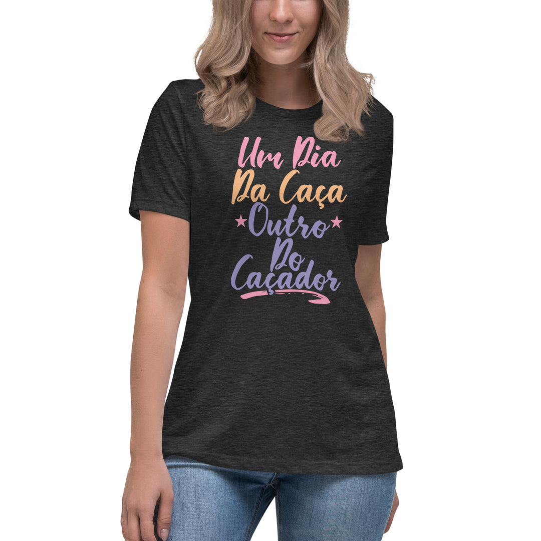 Um dia da caça outro do caçador Women's Relaxed T-Shirt