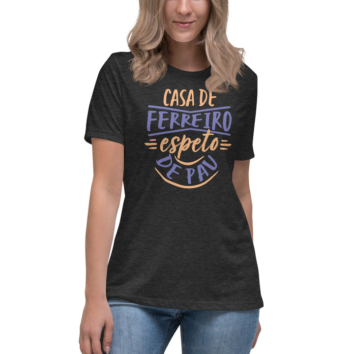 Casa de ferreiro espeto de pau Women's Relaxed T-Shirt