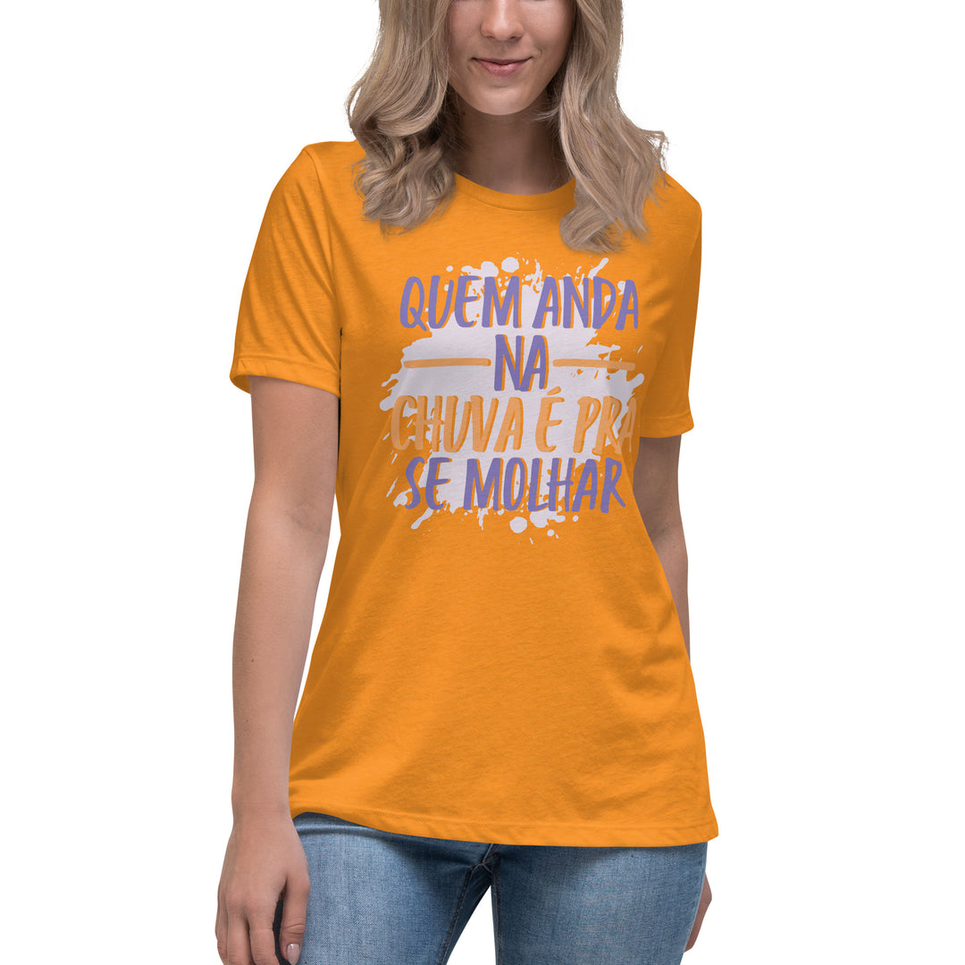 Quem anda na chuva é pra se molhar Women's Relaxed T-Shirt