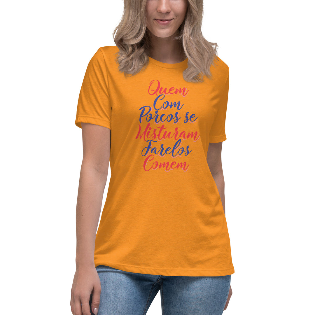 Quem com porcos se misturam farelos comem Women's Relaxed T-Shirt