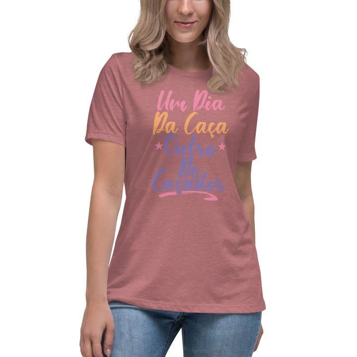 Um dia da caça outro do caçador Women's Relaxed T-Shirt