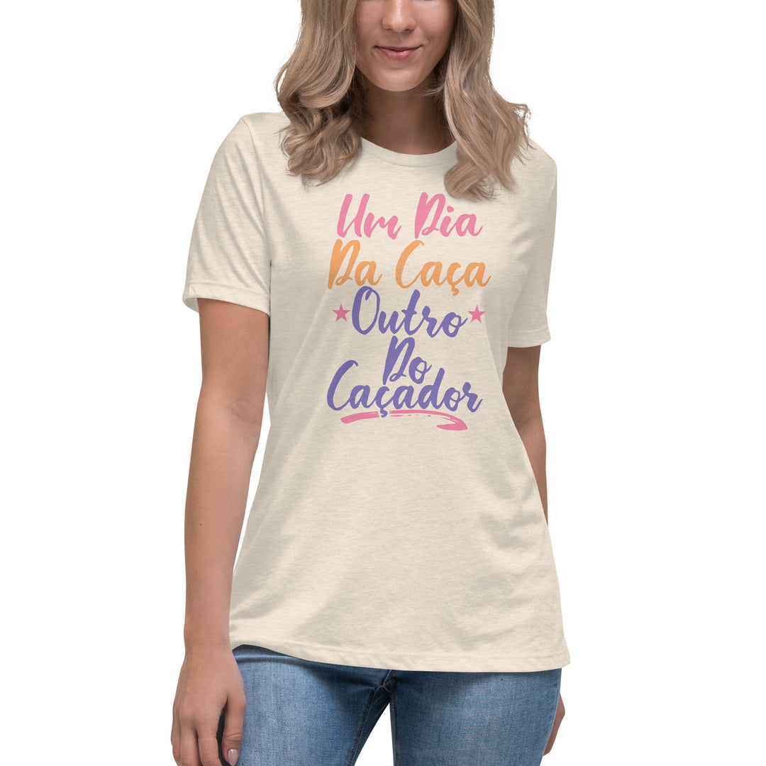 Um dia da caça outro do caçador Women's Relaxed T-Shirt