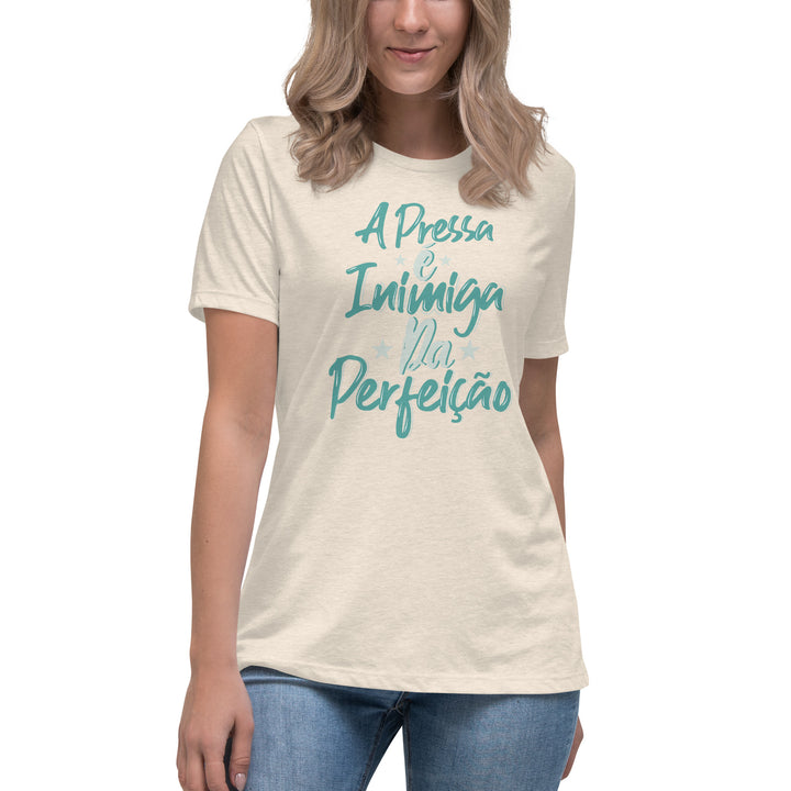 A pressa é inimiga da perfeição Women's Relaxed T-Shirt