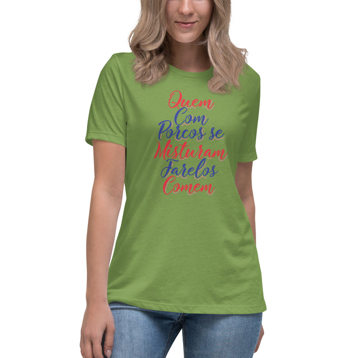 Quem com porcos se misturam farelos comem Women's Relaxed T-Shirt