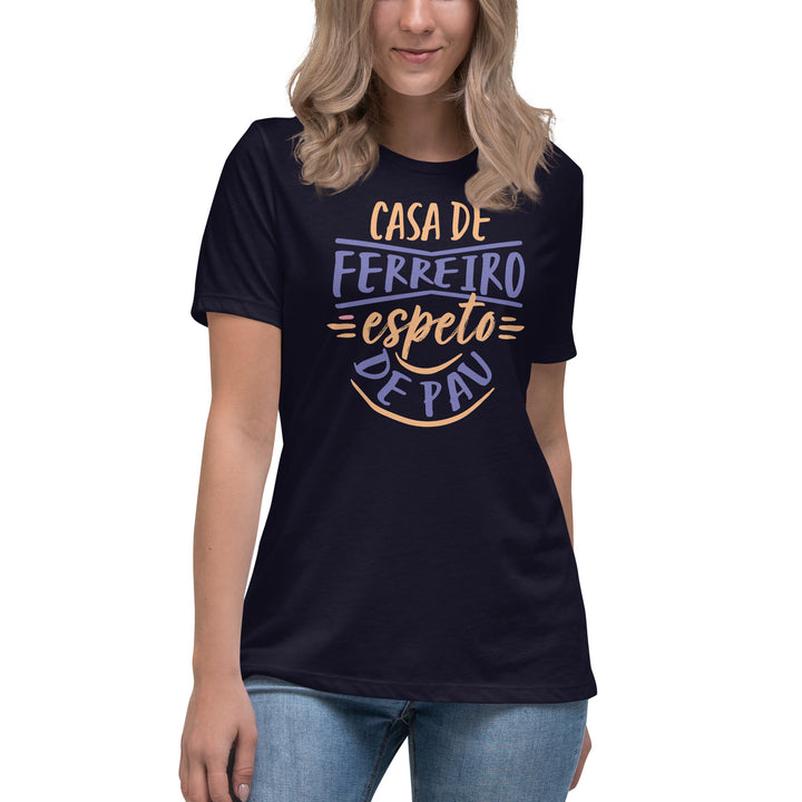 Casa de ferreiro espeto de pau Women's Relaxed T-Shirt