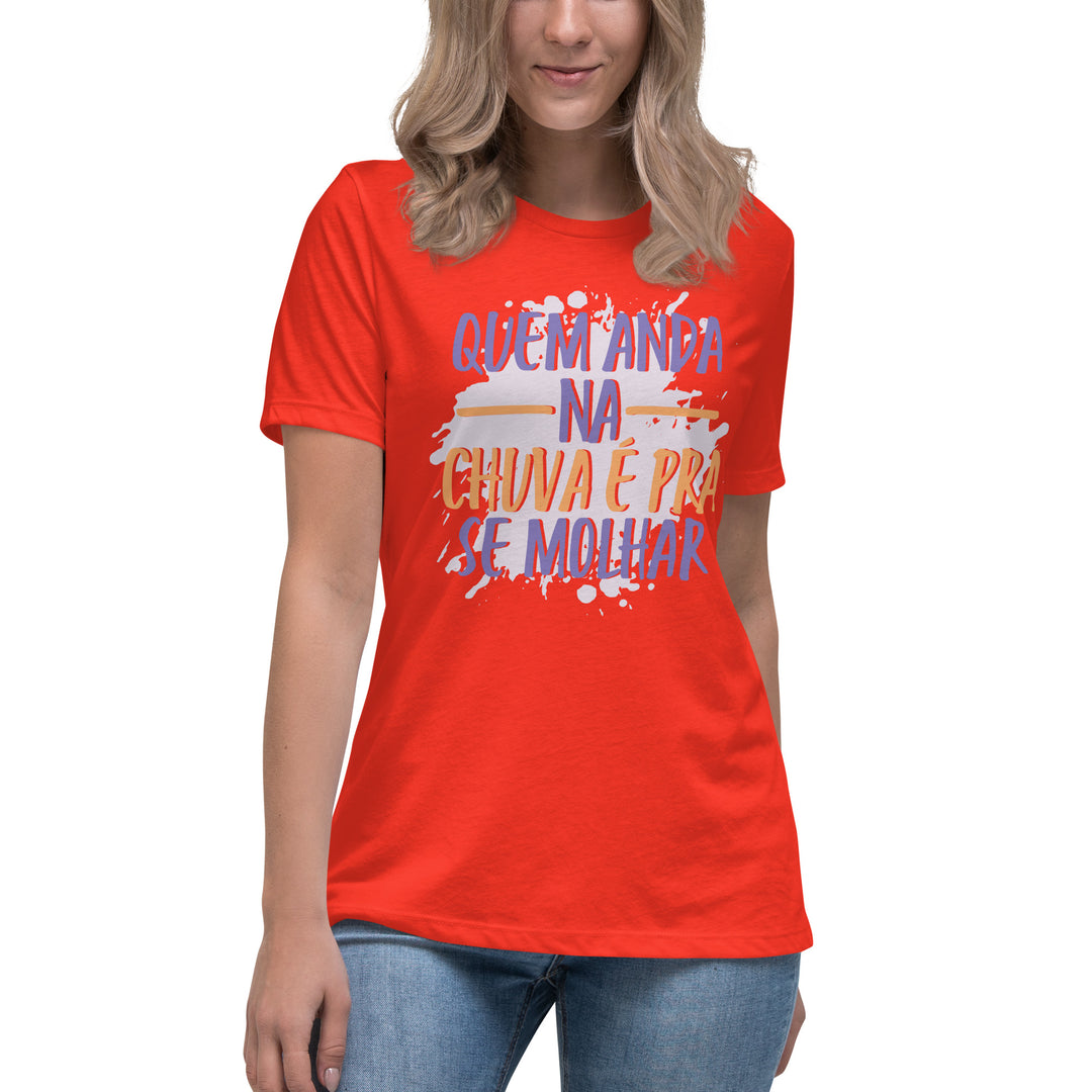 Quem anda na chuva é pra se molhar Women's Relaxed T-Shirt